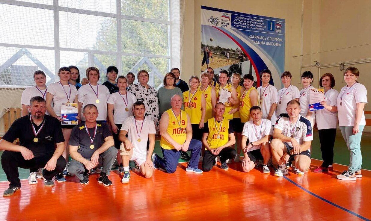 соревнования по волейболу среди команд первичных организаций Профсоюза работников образования Вешкаймского района.